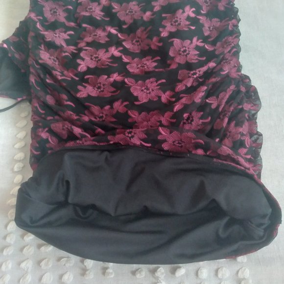 A burgundy and black Betsey Johnson fancy dress. - Picture 3 of 12